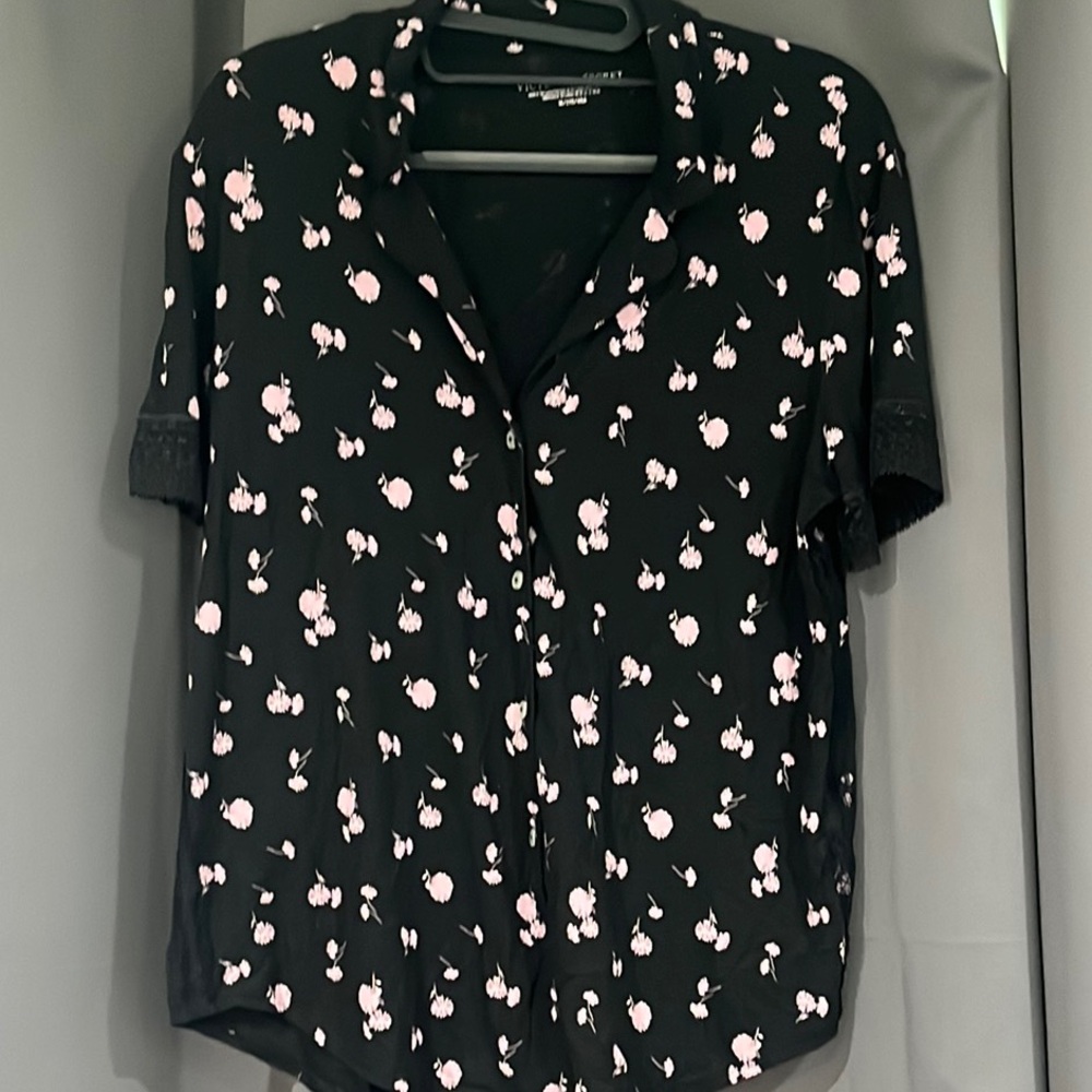 Victoria’s Secret Black Pink Lacy Floral ShortSleeve Button Down Shirt / Pajama
